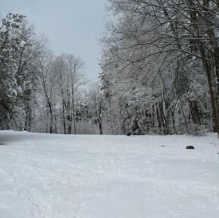 Tumble Inn Schroon Lake Room photo